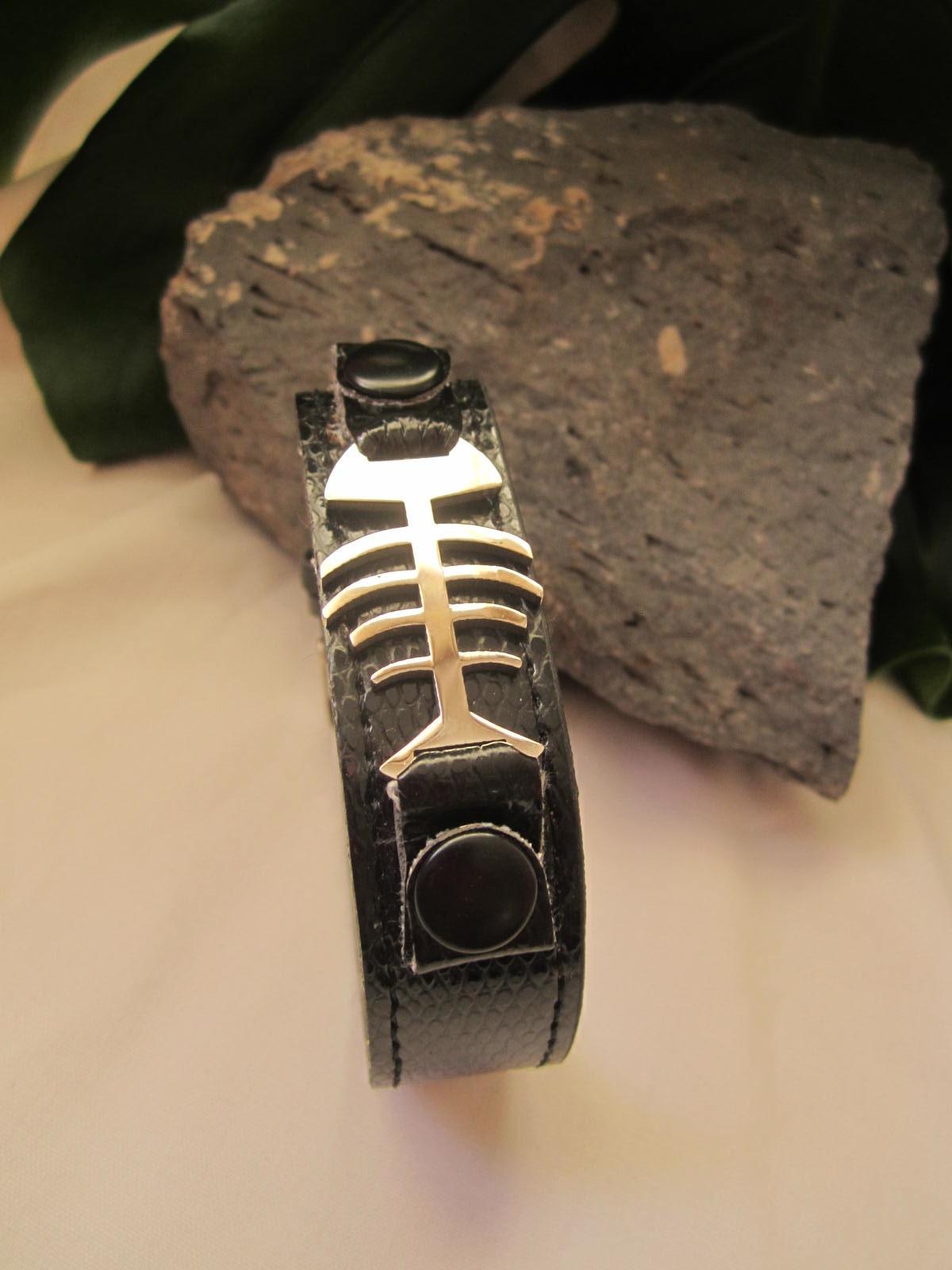 PVC Leather Belt Buckle Bracelet w/ Stainless Steel Fishbone Watch-Style