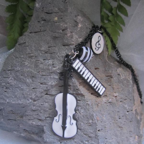 White Music Necklace