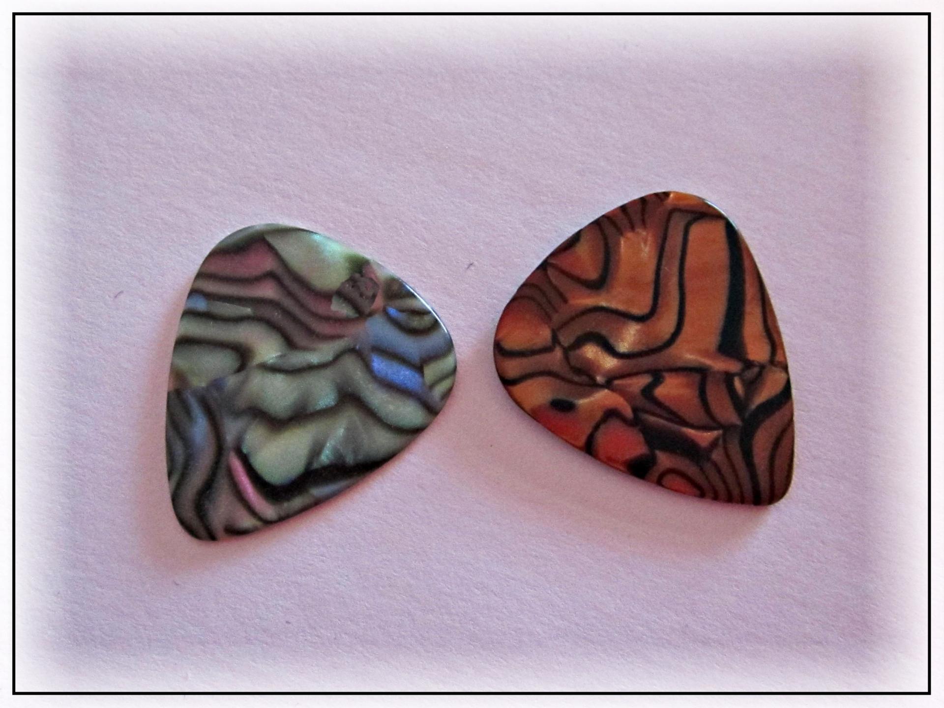 Bronze or Seashell Guitar Pick Option
