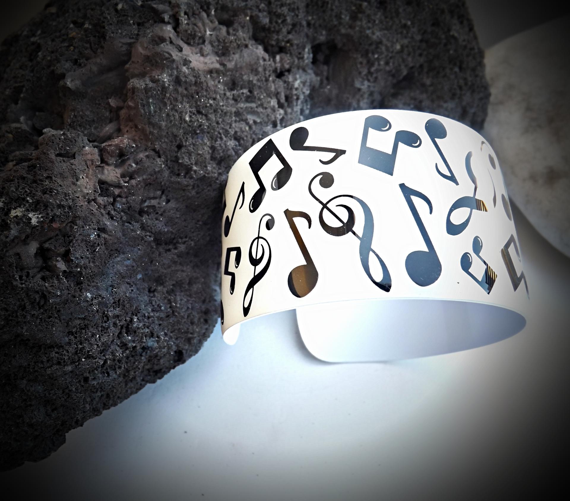 Cuff Notes Bangle Black and White