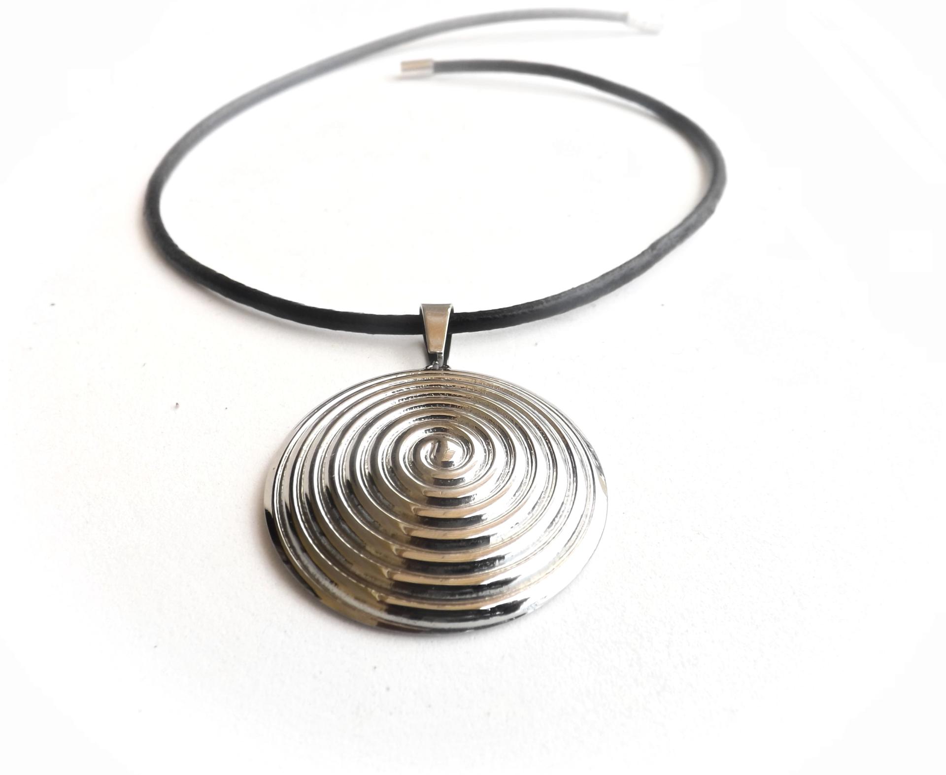 Dome Pendant "Bullseye" Leather Choker