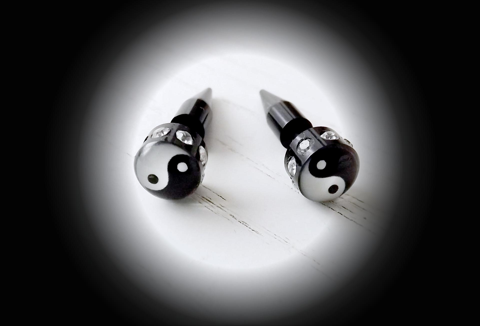 Fake Ear Stretcher Taper - Stainless Steel / Black