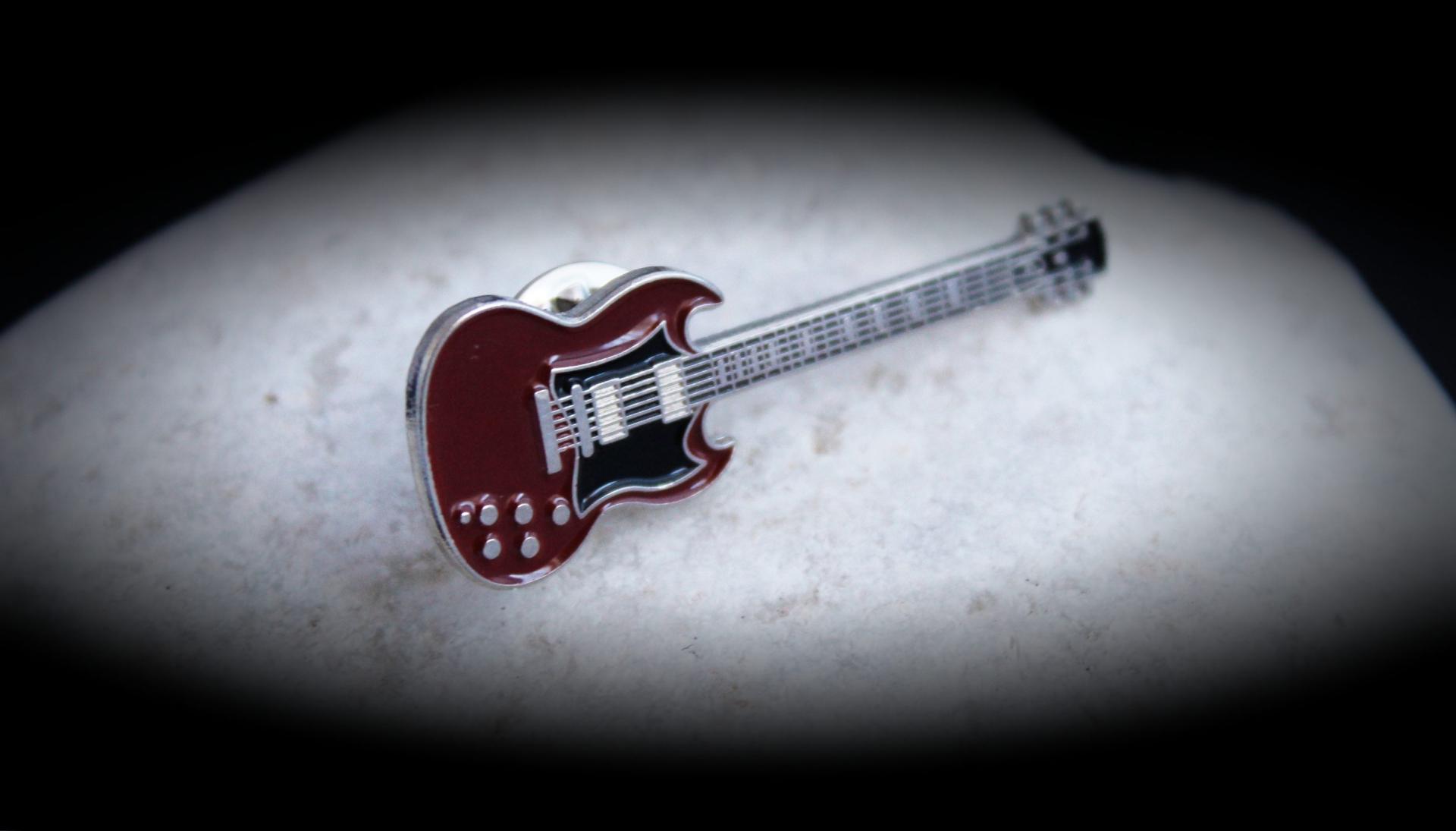 Gibson SG Style Guitar Pin Badge - Heritage Cherry Colour