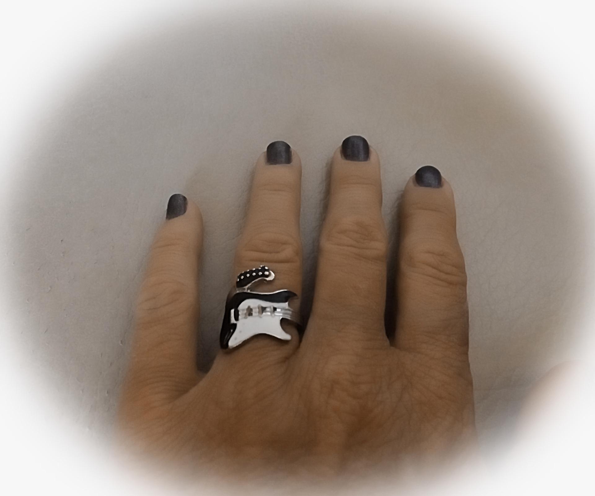 Guitar Ring