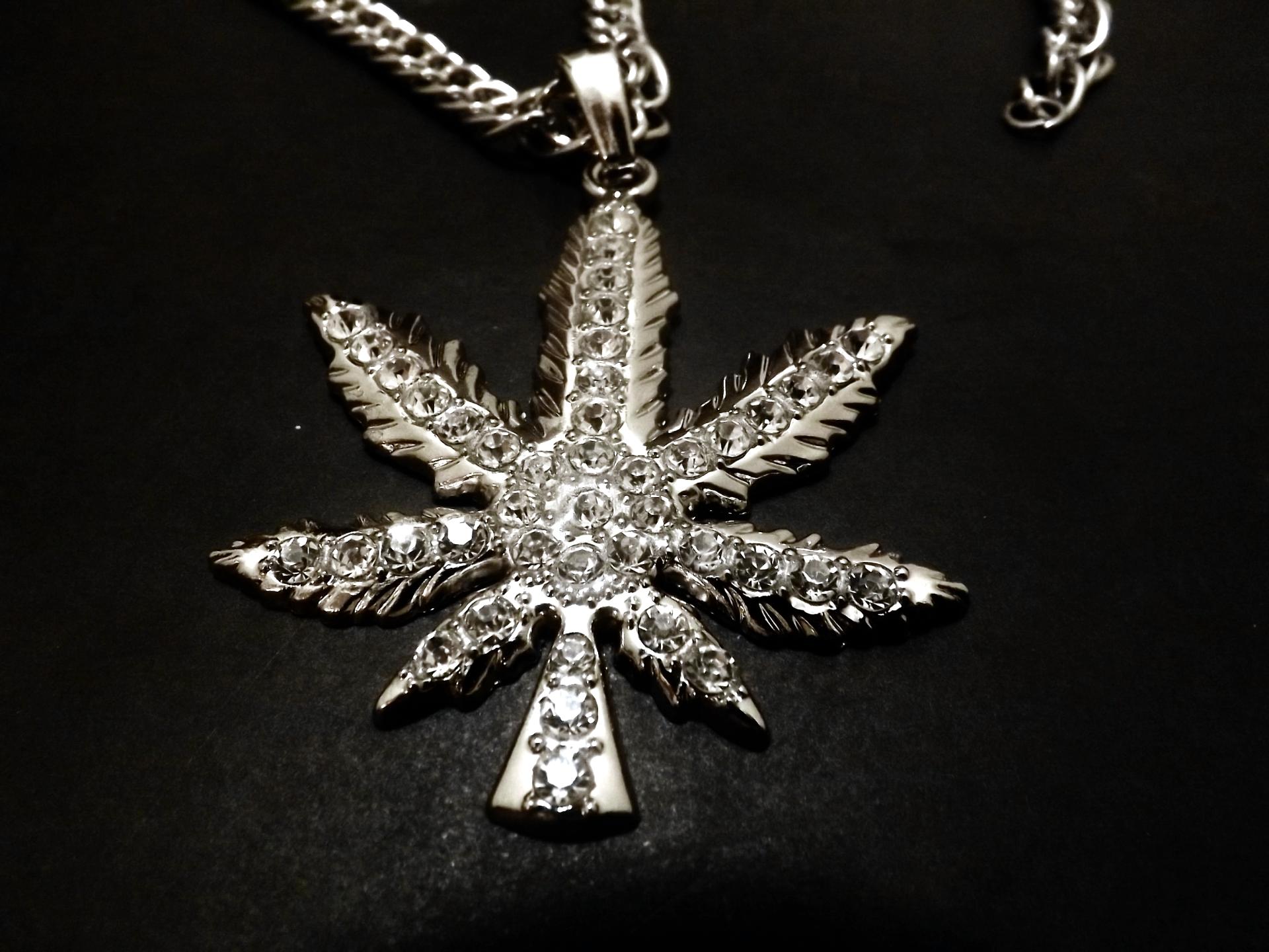 Hip Hop Iced Out Marijuana Weed Leaf Pendant