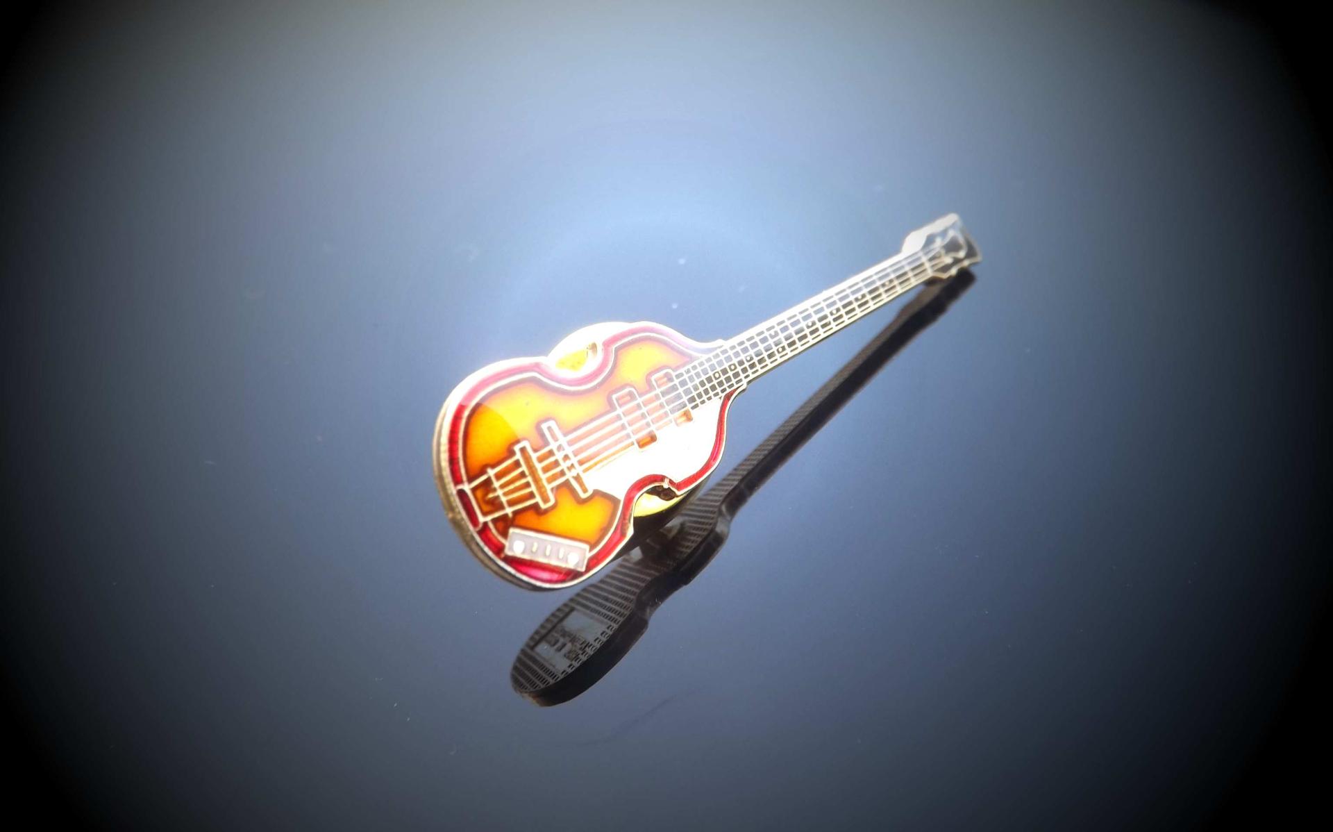 Hofner "Violin" Beatle Bass Pin