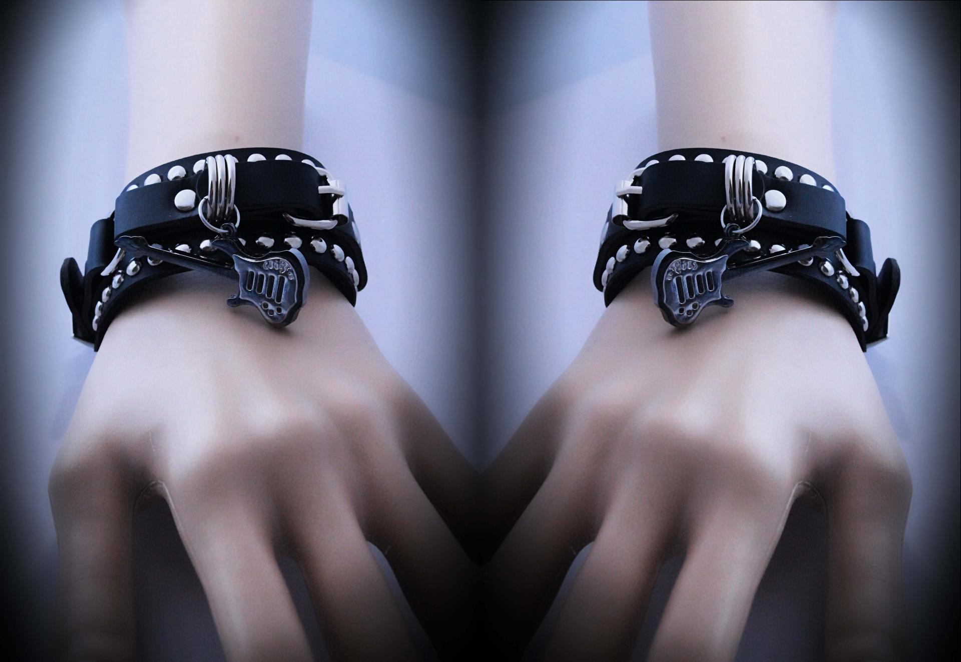 Guitar Bracelet - Rock Style!