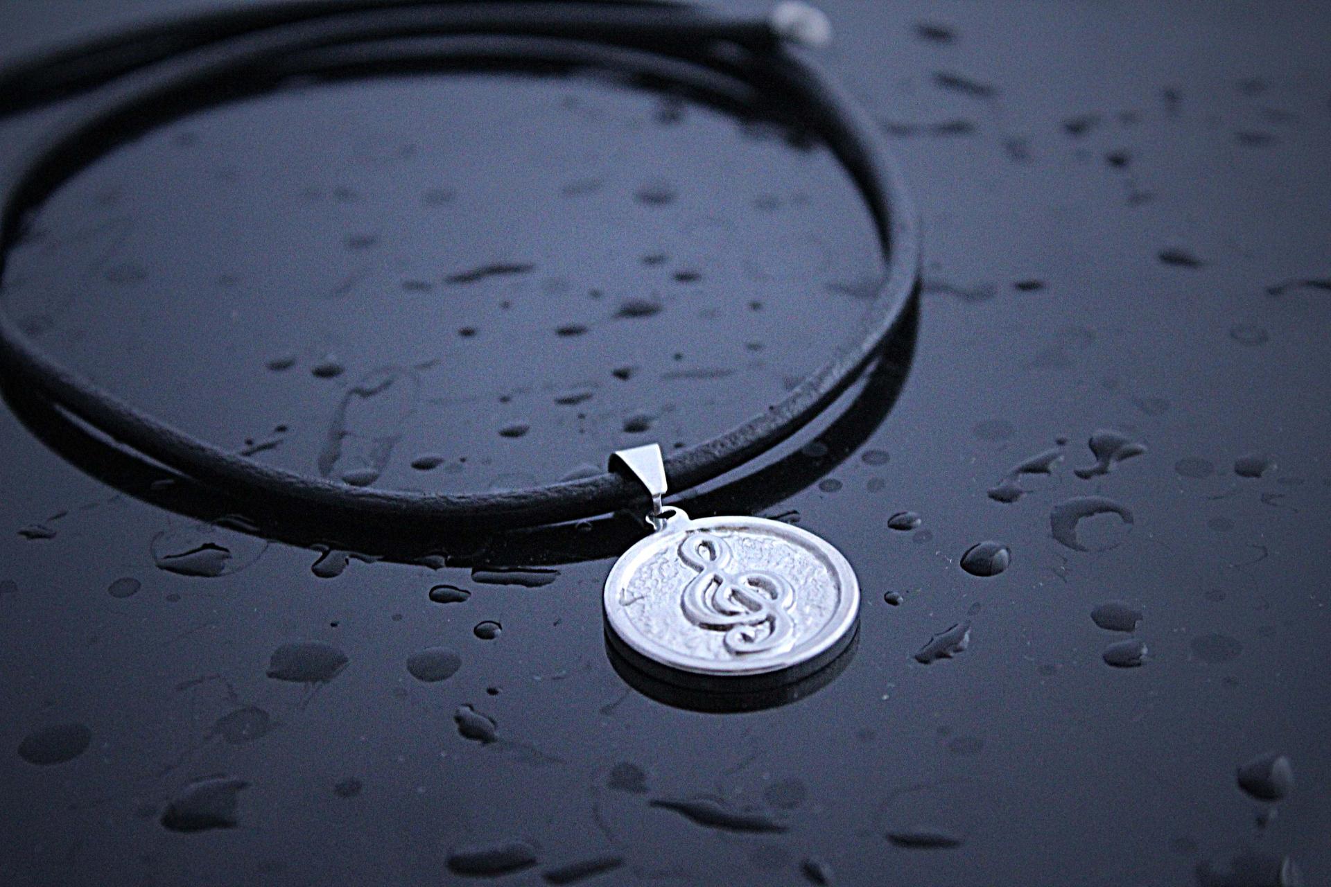 Stainless Steel Circle Treble Clef Leather Choker