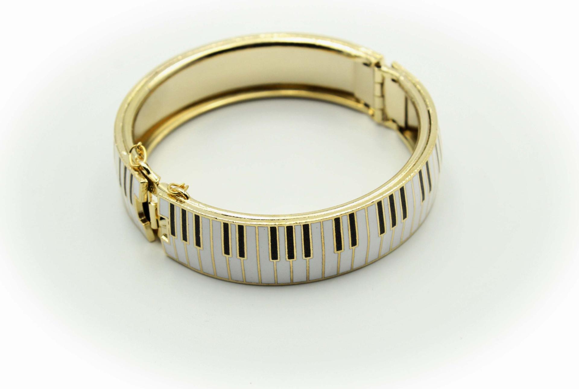 Keyboard open bangle