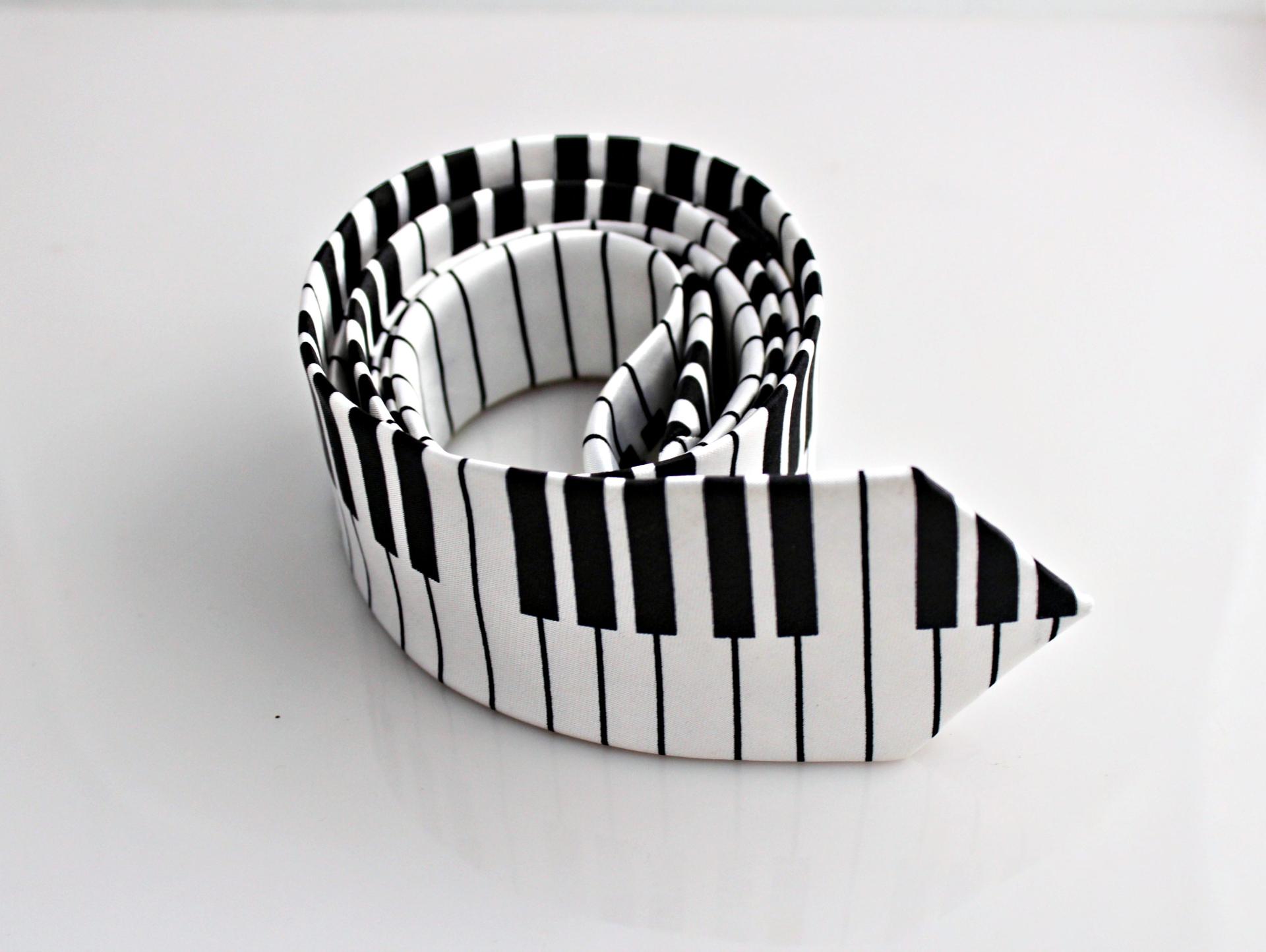 piano tie2.jpg