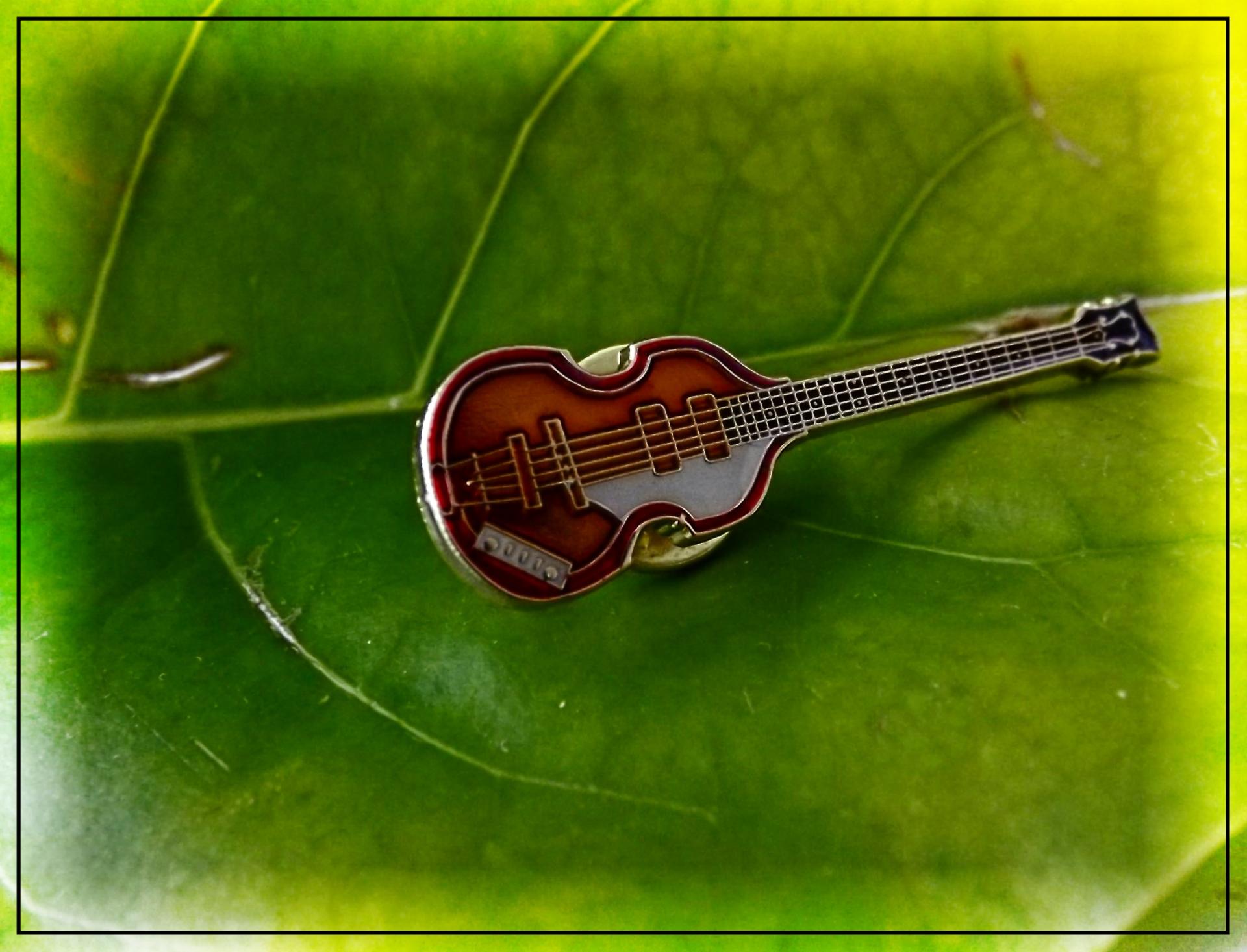 Hofner "Violin" Beatle Bass Pin