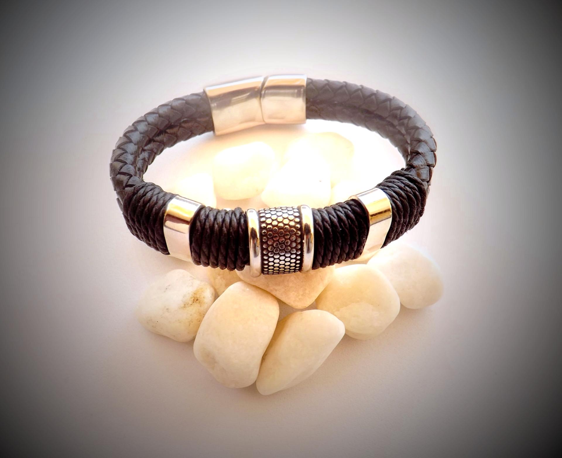 One for the Guys or the "Rock Chicks"! http://www.musicjewelleryonline.uk/produ
