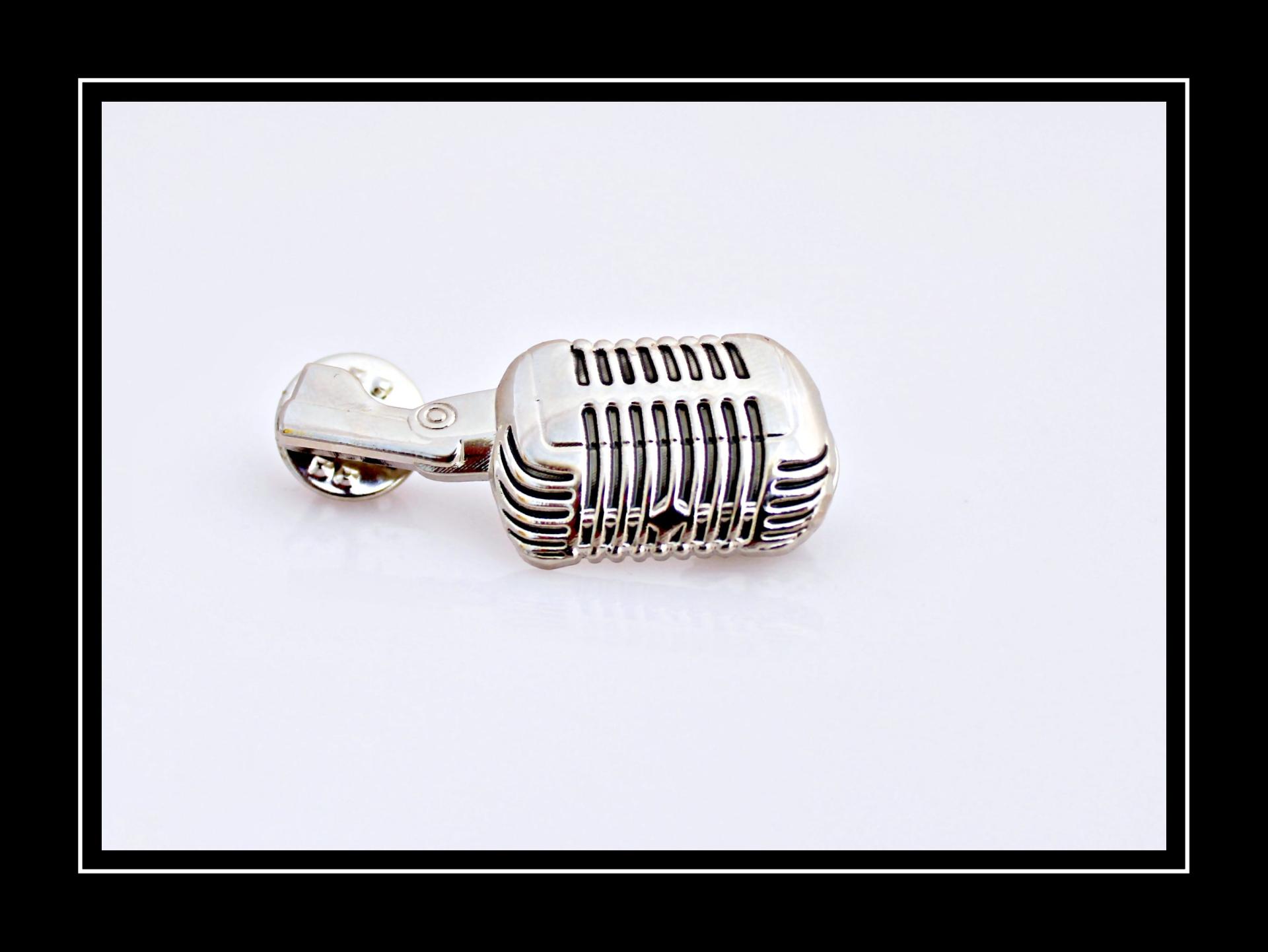 Microphone Pin Badge Reslo Style - 3D