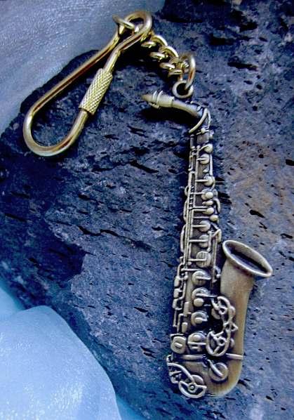 saxophone keyring