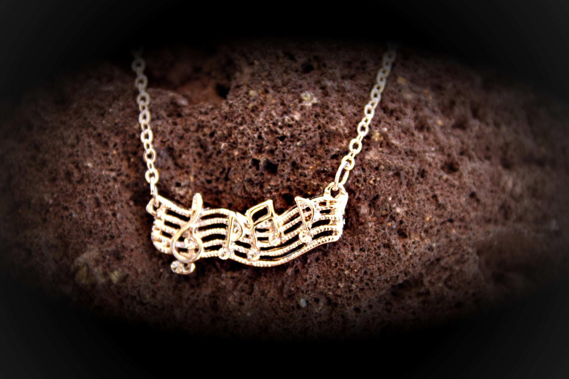 Music Notes on Wavy Staff Necklace