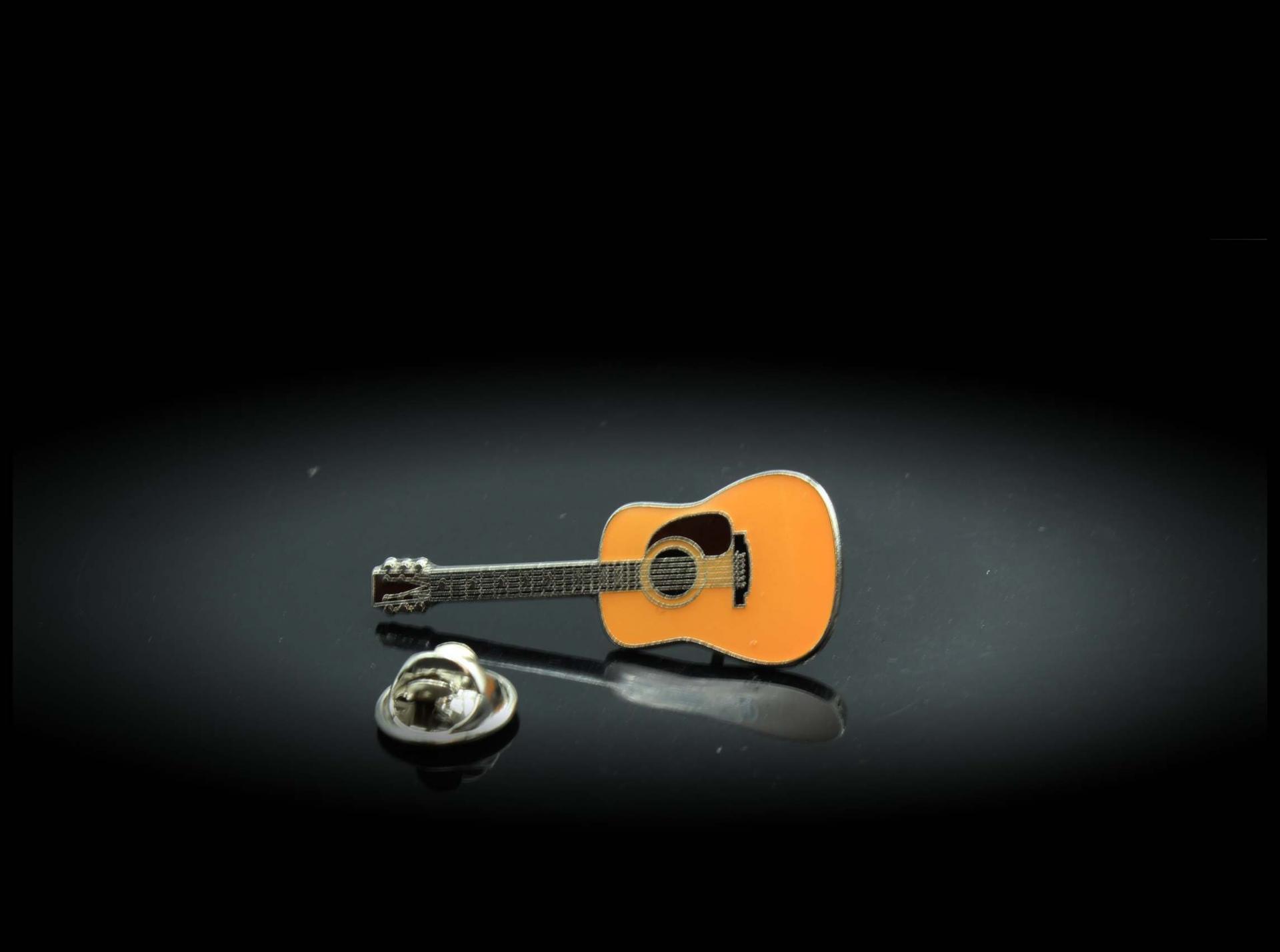Acoustic Guitar Pin Badge -Natural Colour