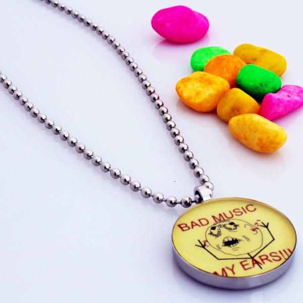 comic music pendant