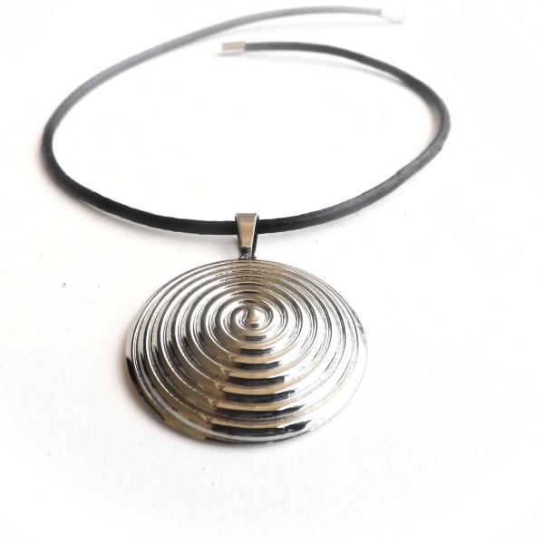 Dome Pendant "Bullseye" Leather Choker