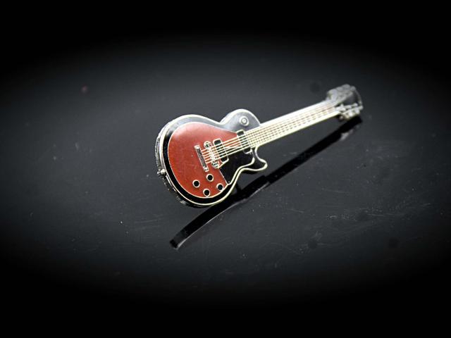 Guitar Pin Badge Sunburst Rare Special 55