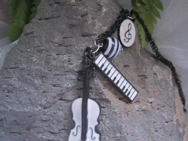 White Music Necklace